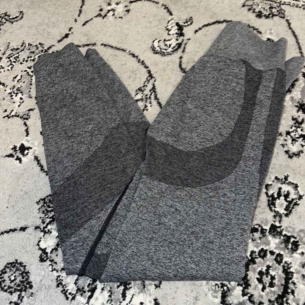 Seamless workout leggings